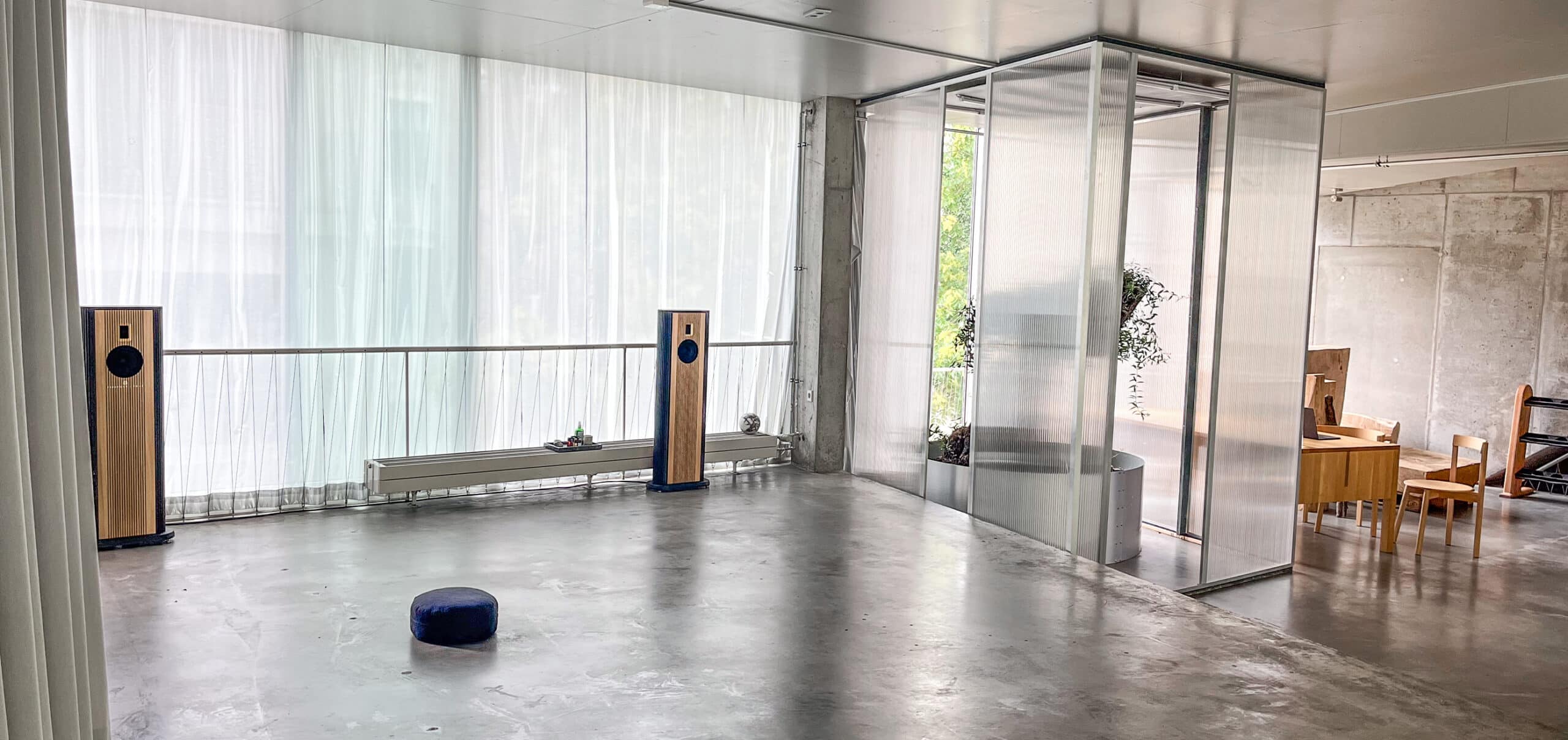 Steinway & Sons Model O speakers in Berlin yoga studio